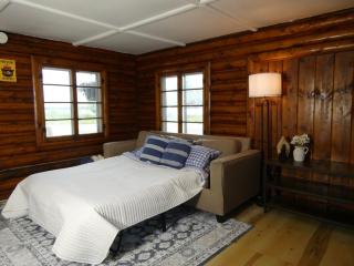 Cozy Log Cabin Lake Views - 8
