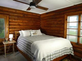 Cozy Log Cabin Lake Views - 3