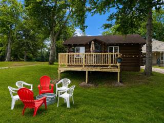 Cozy Log Cabin Lake Views - 1