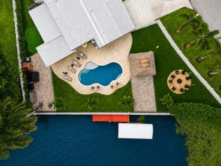 Pool, Hot Tub, Soccer Field, Tiki Hut, Sauna - 0