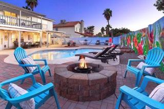 Chandler Chic Retreat - 0