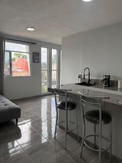 Depto Centrico con vista y cocina equipada - 9