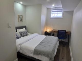 Modern 2 Bedroom Private Suite, Prime Location - 1