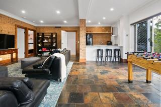 Panoramic Views 5BR 3BTH Family Home - 5