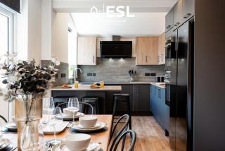 2QRD Central 5 Bed Townhouse LEISUREBUSINESS - 0