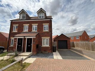 Contractor's Base 3 Bedroom Fast WiFi Big Parking - 6
