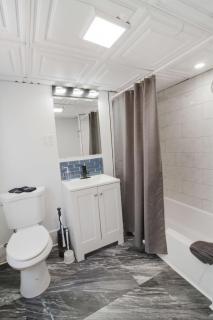 2BR Near Airport public transit to downtown - 6
