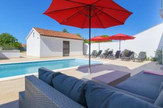 Family friendly house with a swimming pool Valbandon, Fazana - 27707 - 3
