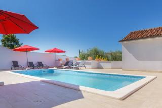 Family friendly house with a swimming pool Valbandon, Fazana - 27707 - 2