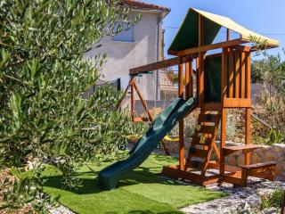 Apartments by the sea Okrug Gornji, Ciovo - 27727 - 3