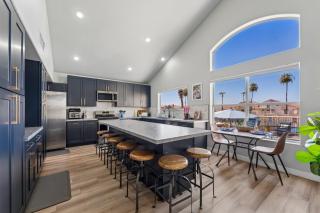 Resort-Style 5BR FREE Pool Heat Putting Green - 9