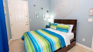 2BR Pool, 200 Steps to Beach, High Ceilings SPI apts - 4