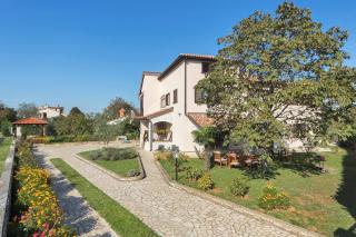 Apartments with parking space Valbandon, Fazana - 27704 - 2