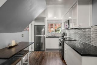 AmazingOlympicView-Modern-HotTub-AC-Parking-PetsOK - 9