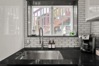 AmazingOlympicView-Modern-HotTub-AC-Parking-PetsOK - 5