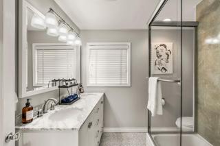 AmazingOlympicView-Modern-HotTub-AC-Parking-PetsOK - 3