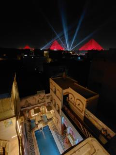 Pyramids Inn noon - 0