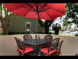 In the Heart of Harbour Town 2BR 2BA Pool Access Close to Beach - 0