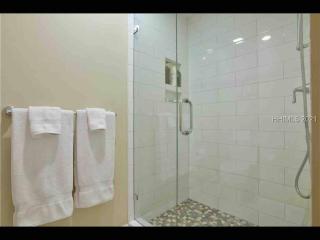 In the Heart of Harbour Town 2BR 2BA Pool Access Close to Beach - 1