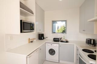 Modern Apartment Opposite Hagley Park with Free Parking - 6