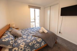 Modern Apartment Opposite Hagley Park with Free Parking - 3