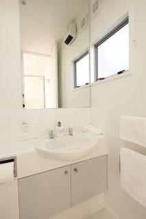 Modern Apartment Opposite Hagley Park with Free Parking - 1