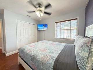 HOME AWAY FROM HOME Near Airport and Malls and Highways - 7