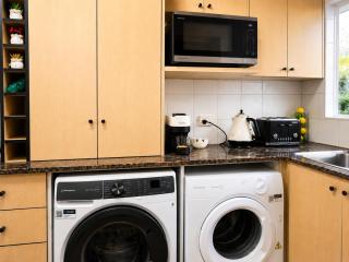 Audrey Entire Apartment Beachside with private yard, Tram access, F1, WiFi and Free Parking Included - 2