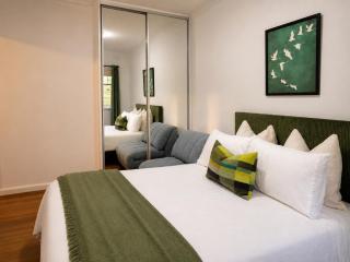 Audrey Entire Apartment Beachside with private yard, Tram access, F1, WiFi and Free Parking Included - 1