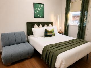 Audrey 2BR Apartment Beachside with private yard, F1 Grand Prix Tram access, WiFi and Secure free Parking - Melbourne - 5