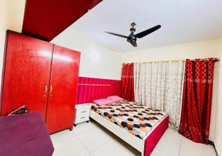 Secure 2BR Apartment near Karachi Airport with Lift & Parking - Karachi - 4