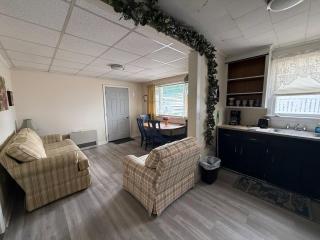 Crosswinds Motel - 6