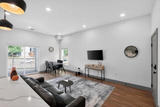 Elegant 2-bedroom with upscale finishes throughout - 1
