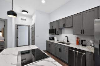 Elegant 2-bedroom with upscale finishes throughout - 3