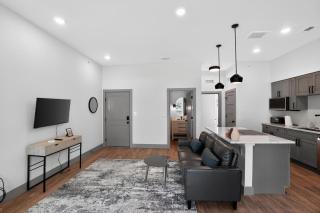Elegant 2-bedroom with upscale finishes throughout - 4