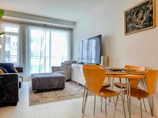 2 bedroom heart of Central Surrey - 1