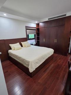 Lakeside Retreat - Tay Ho - 1
