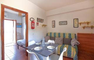 1 Bedroom Cozy Apartment In Sparvasile - 8
