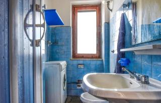1 Bedroom Cozy Apartment In Sparvasile - 1