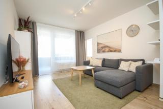 Cozy & Bright 2-Bedroom Apt in Trenčín with Free Parking - 9