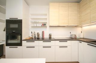 Cozy & Bright 2-Bedroom Apt in Trenčín with Free Parking - 1