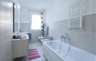 Gorgeous Apartment In Dubino With Wifi - 3