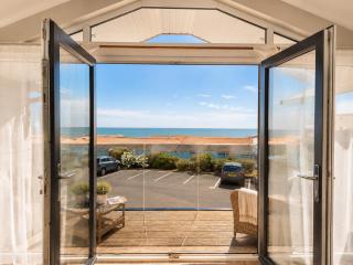 Sea View Holiday Home - 3 Bedrooms, Balcony, Dog Friendly - 1