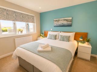 Sea View Holiday Home - 3 Bedrooms, Balcony, Dog Friendly - 3