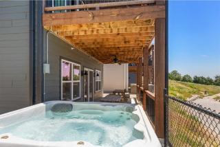 Lake Lookout Retreat and 9BDR - 9