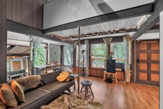 Woodland home near the Gorge - Private deck home - 7