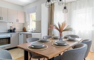 Gorgeous Home In Sinj With Private Swimming Pool, Can Be Inside Or Outside - 5