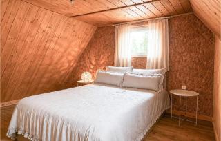 3 Bedroom Cozy Home In Otes - 4