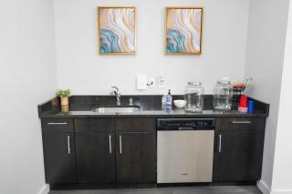 2BR Stylish Westown 5 minutes to Deer District - 2