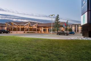 Royal Hotel West Edmonton, Trademark Collection by Wyndham - 9